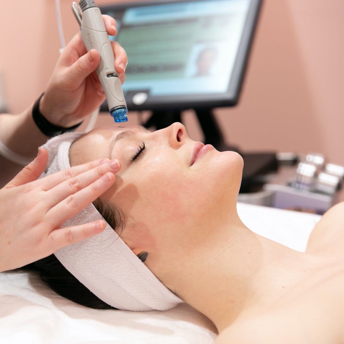 4 mesotherapy sessions + hydra facial session as a gift